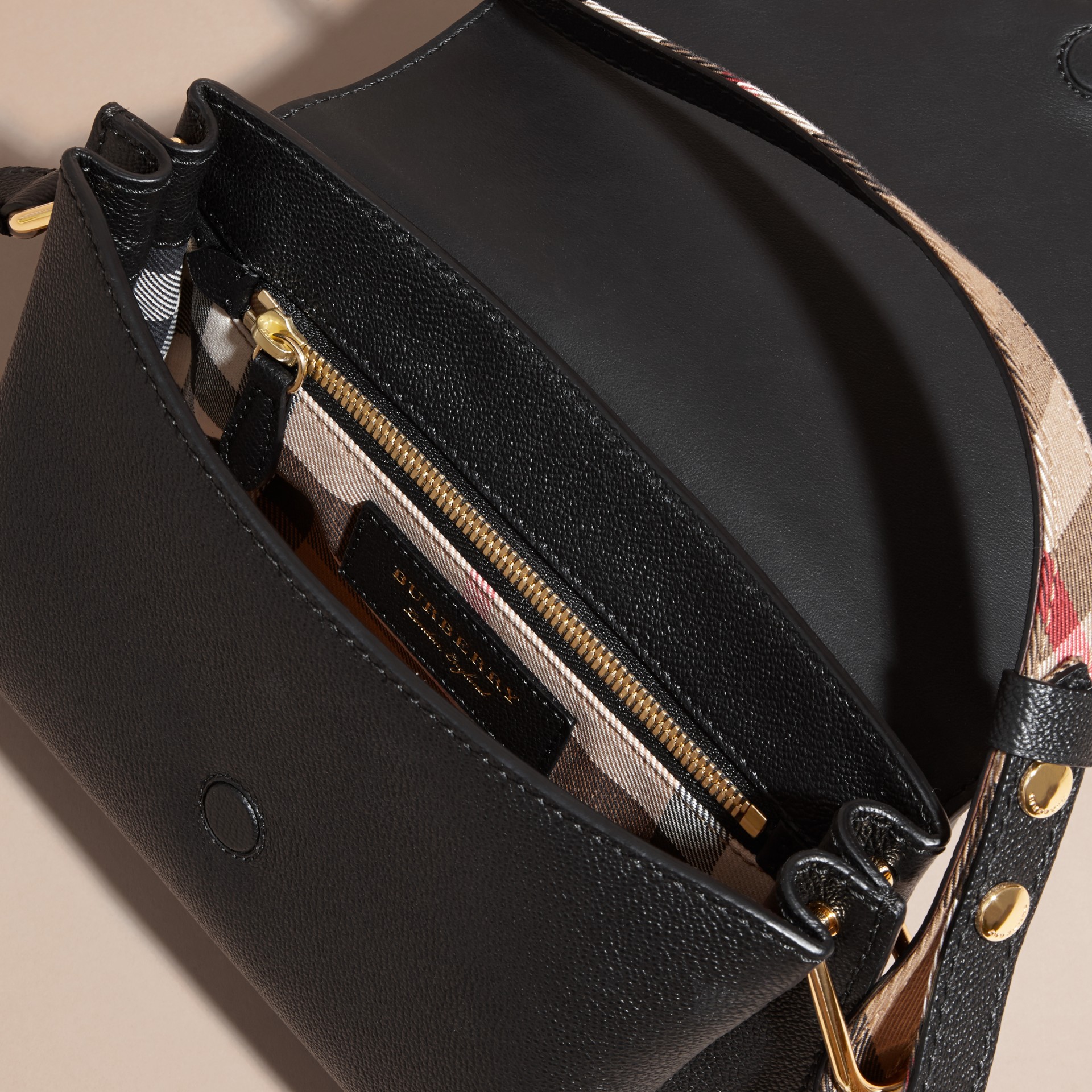 The Buckle Crossbody Bag in Leather in Black Women Burberry