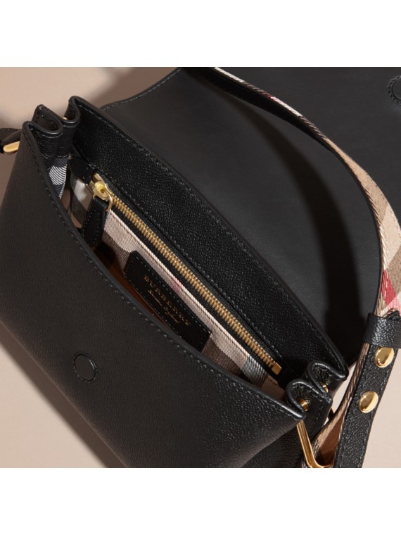The Buckle Crossbody Bag in Leather in Black Women Burberry