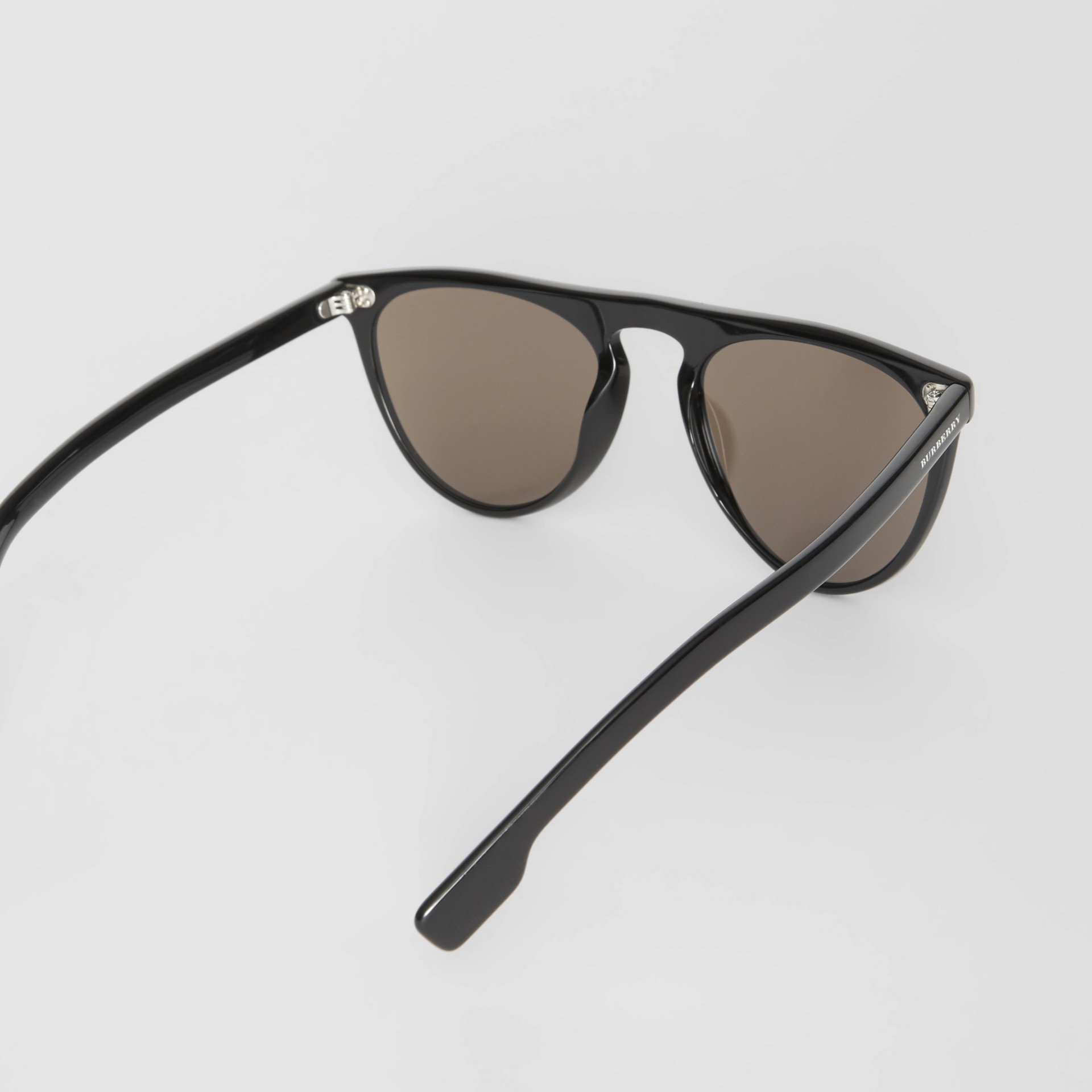 Keyhole D-shaped Sunglasses in Black - Men | Burberry United States