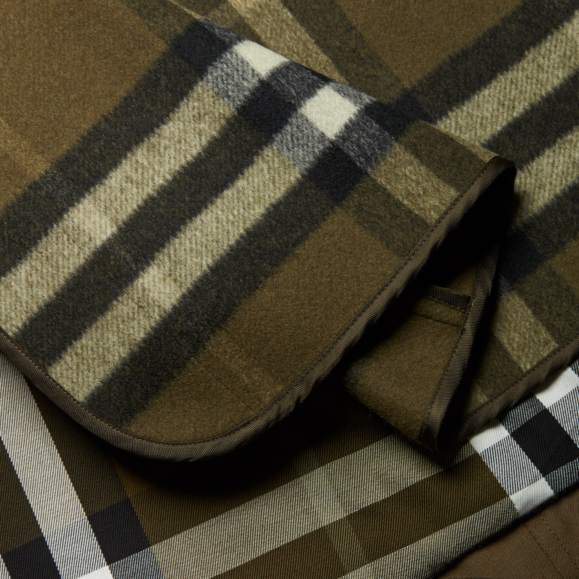 Detachable Shearling Topcollar Cotton Gabardine Trench Coat with Warmer