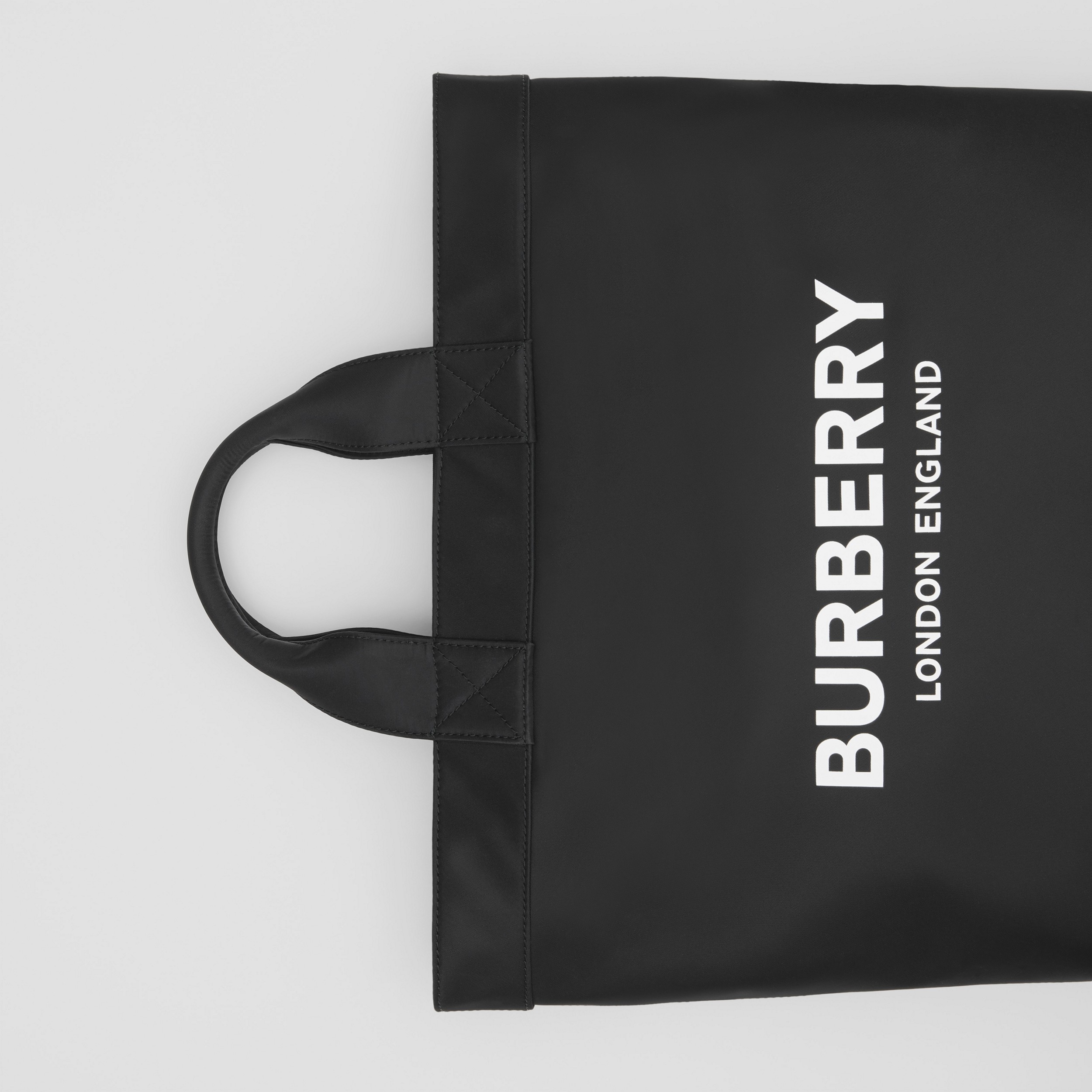 Porta Bottiglia In Econyl Con Logo di Burberry in Nero Donna Borse da Accessori per borse da 