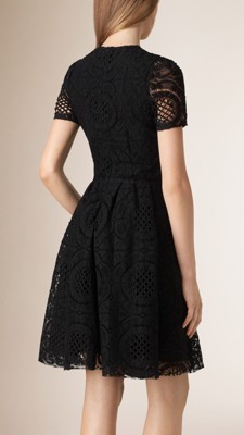 english lace gown styles