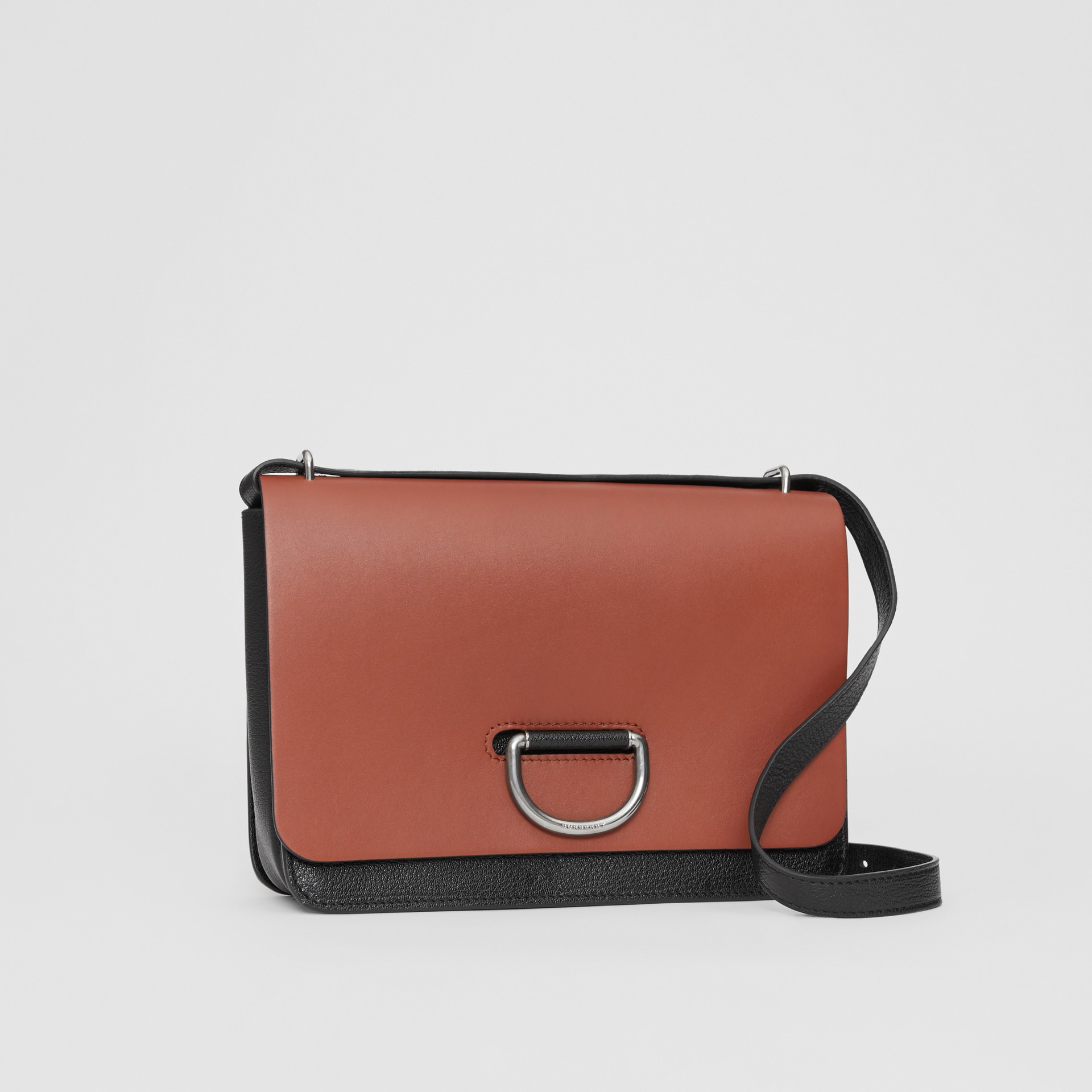 The Medium Leather Dring Bag in Tan/black Women Burberry United States