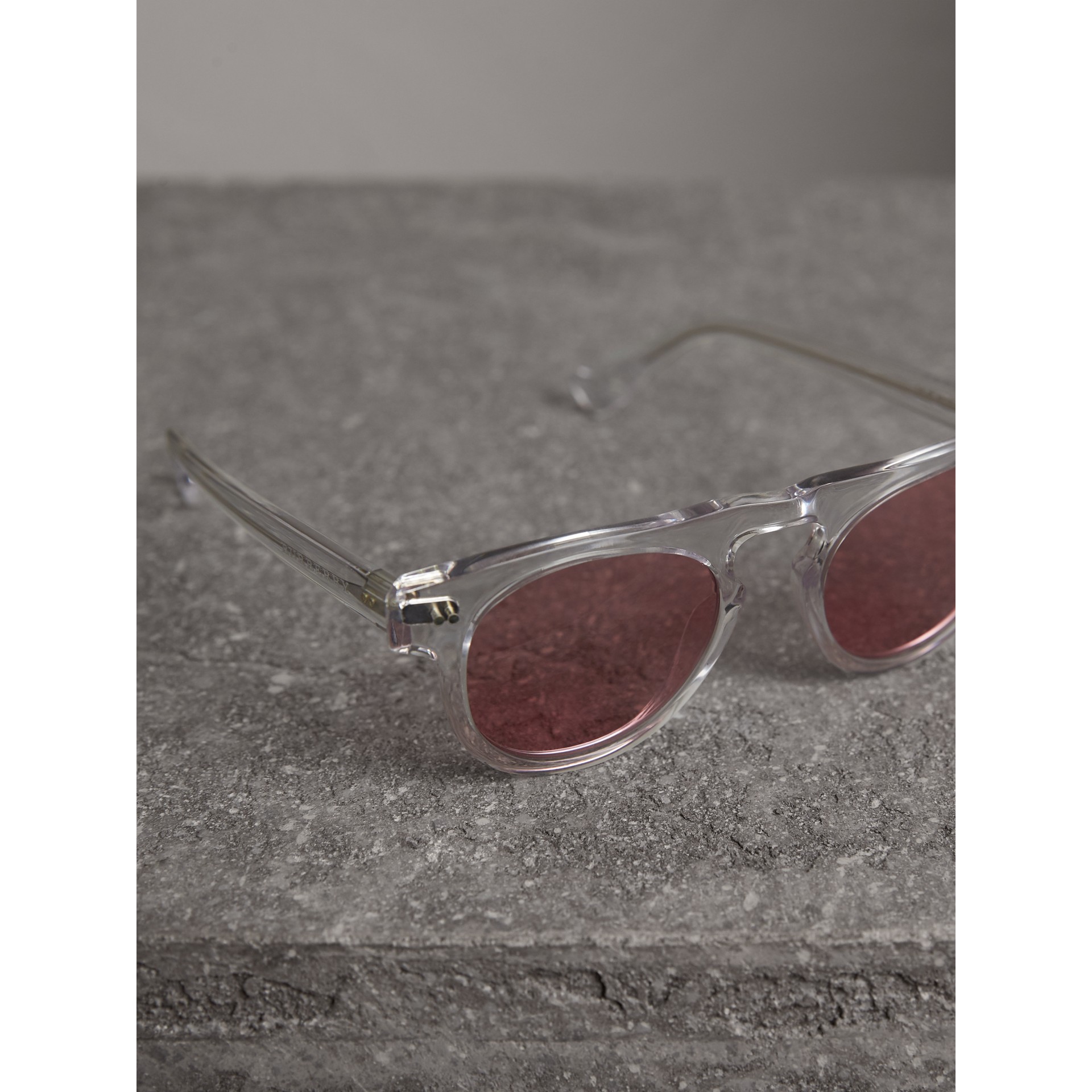 The Keyhole Round Frame Sunglasses in Crystal/pink Women Burberry