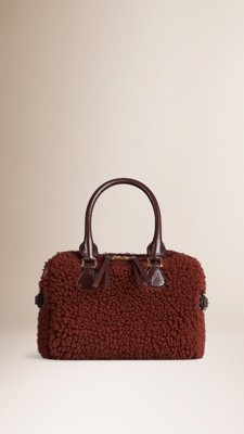 Bolsa Mini Bee em shearling