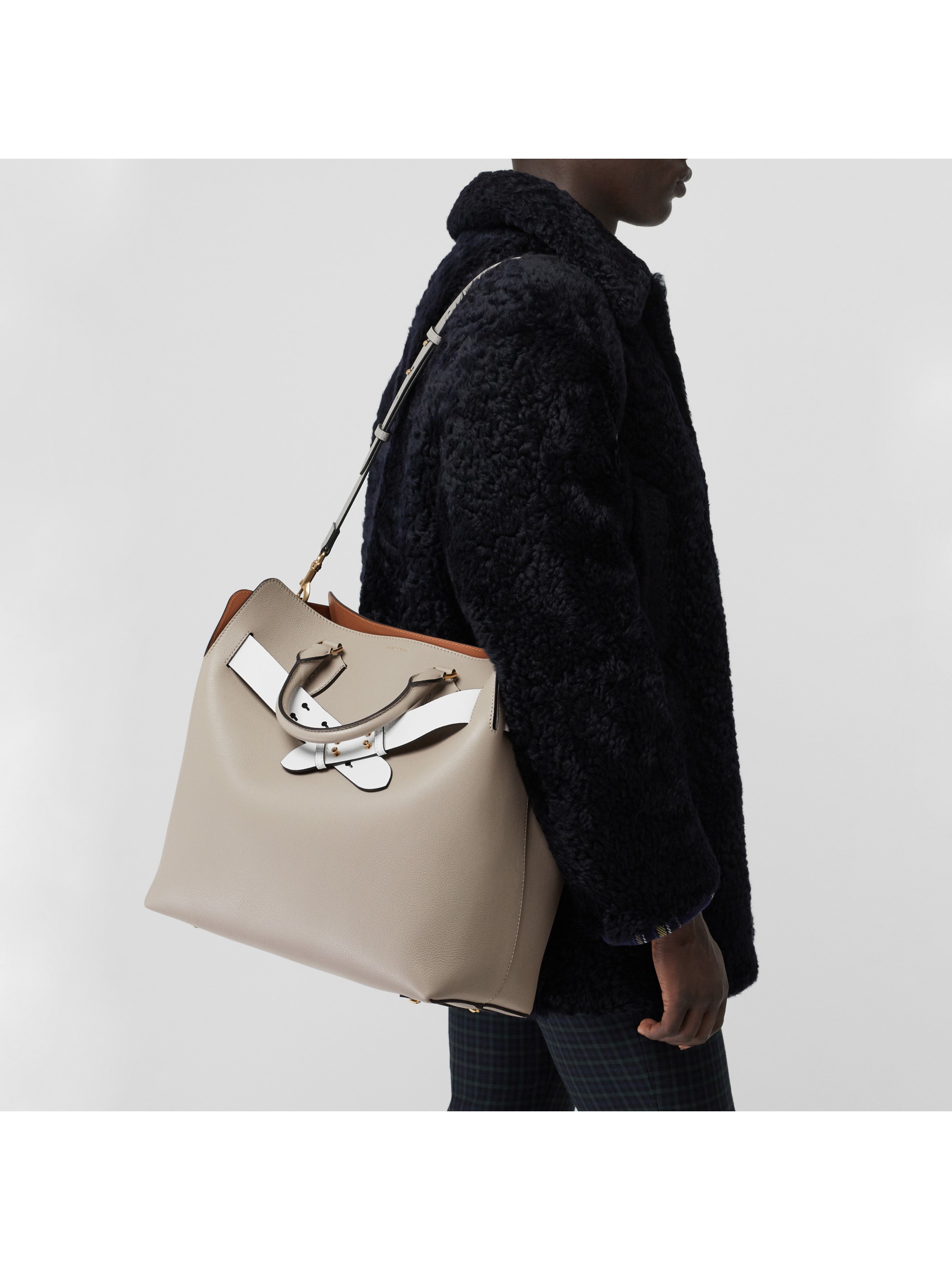 mineral grey the large leather belt bag image61