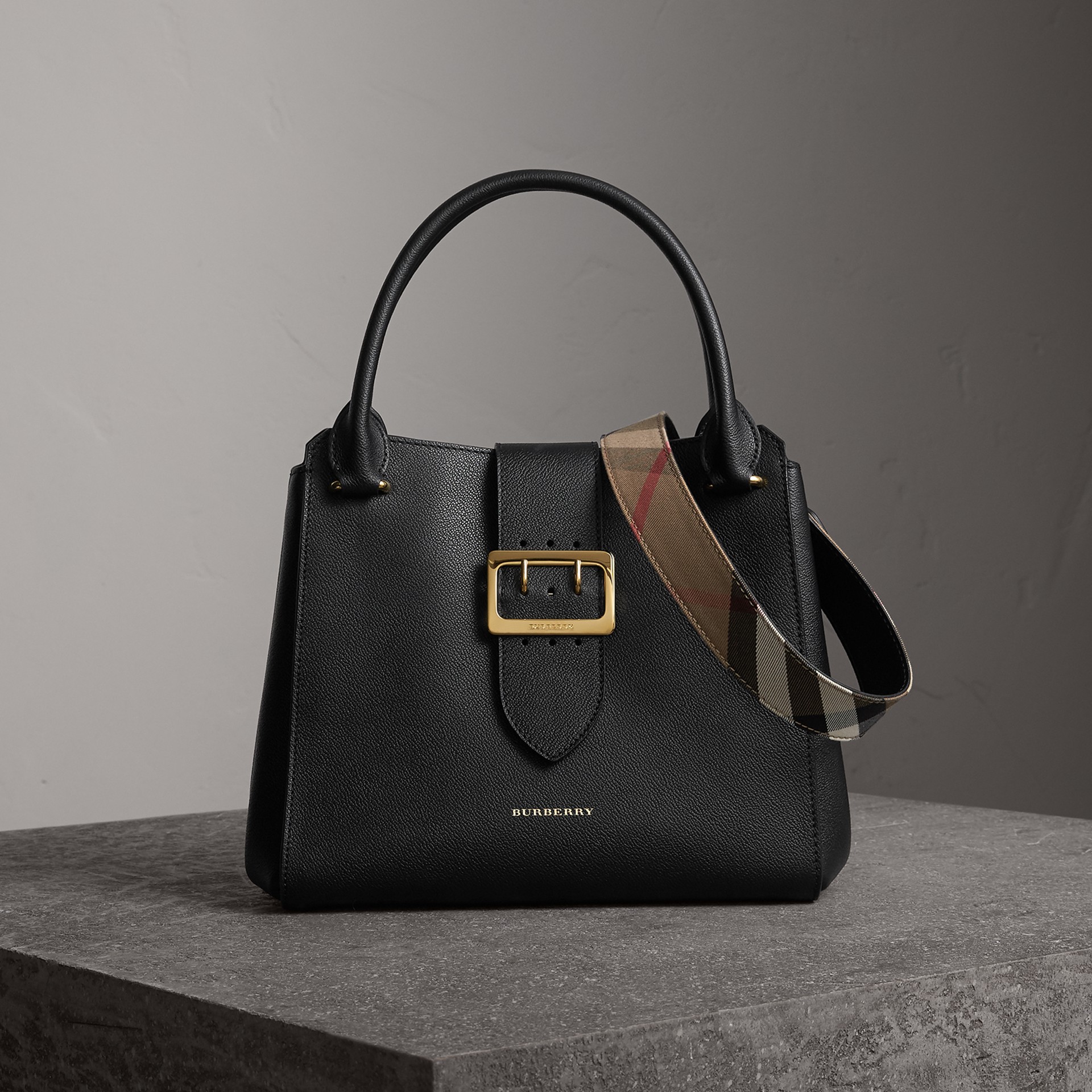 The Medium Buckle Tote in Grainy Leather in Black - Women | Burberry ...