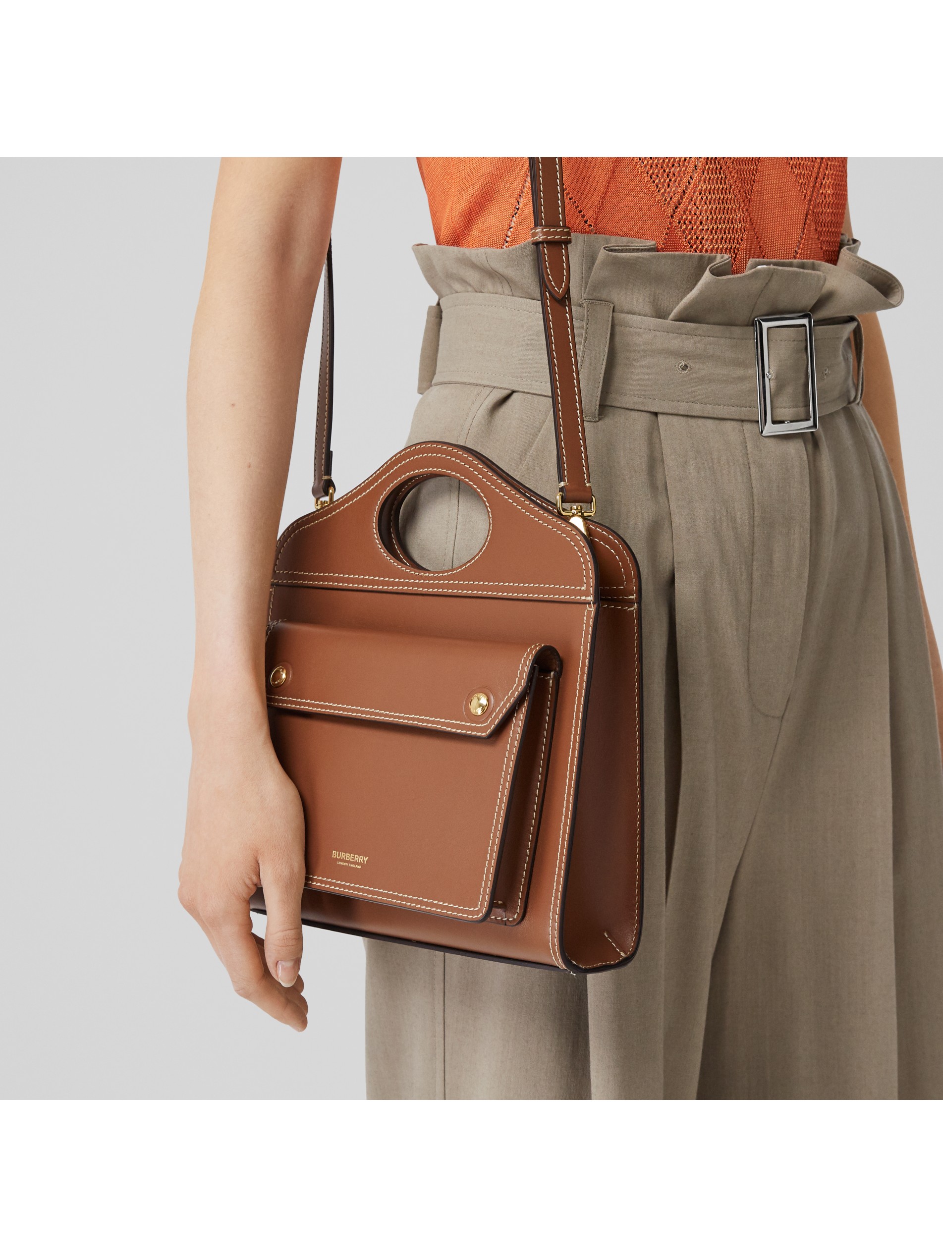 缉明线装饰皮革口袋包