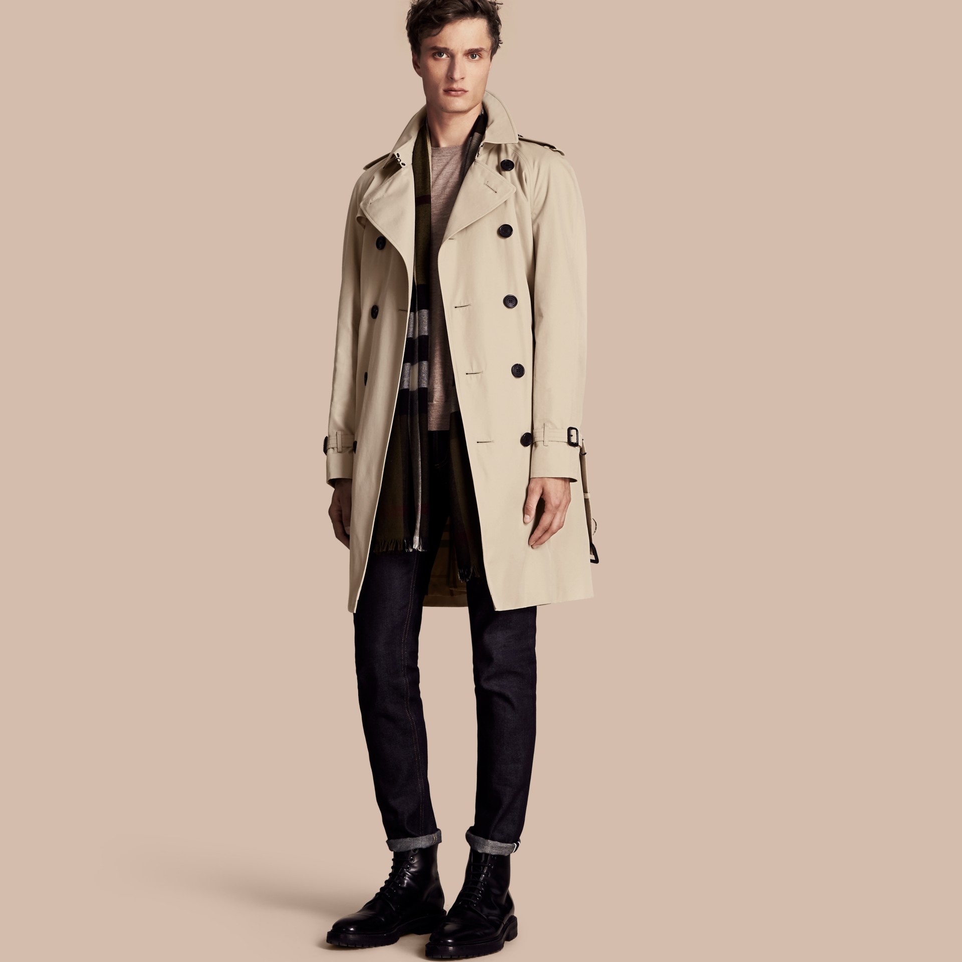 The Wiltshire – Long Heritage Trench Coat in Stone - Men | Burberry ...