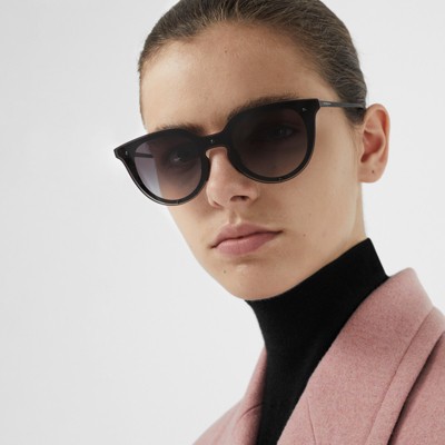 Burberry shop keyhole sunglasses