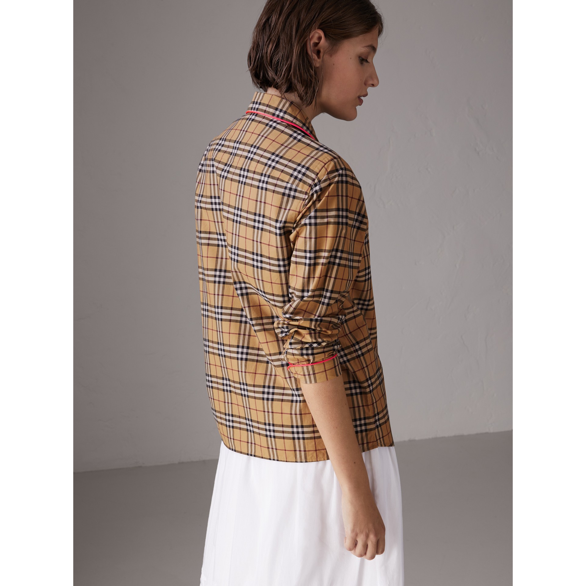 Pyjama shirt Button up shirt in crushed velvet with jacquard floral pattern. Spread collar. Full button placket. Left chest pocket. Long sleeves. Tonal stitching. Lined. Dry clean.