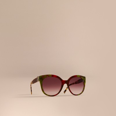 red burberry sunglasses