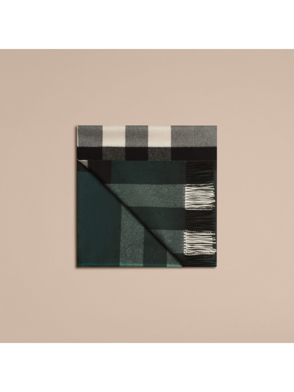 Check Cashmere Blanket in Dark Forest Green Burberry United States