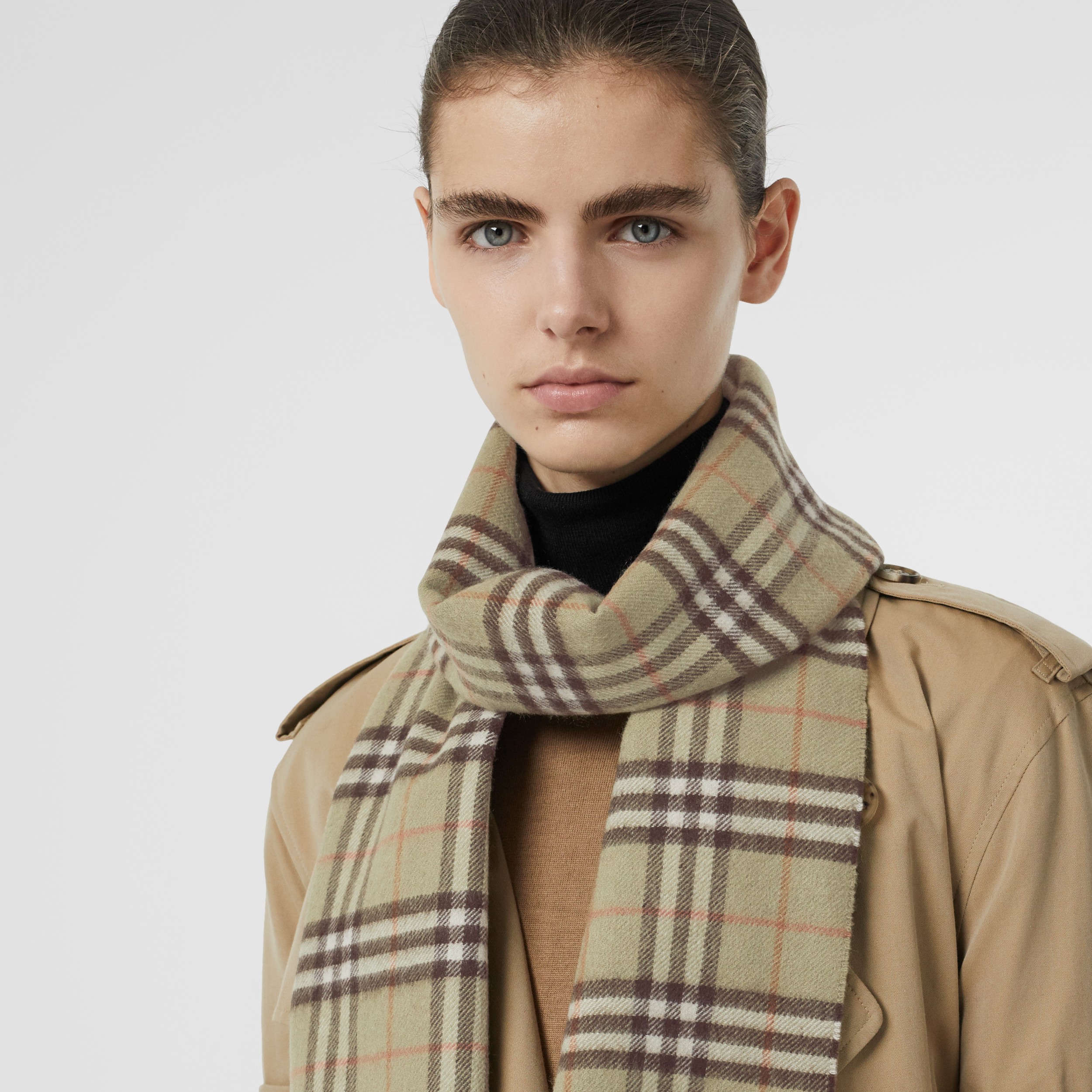 The Classic Vintage Check Cashmere Scarf in Pale Powder Green - Men ...