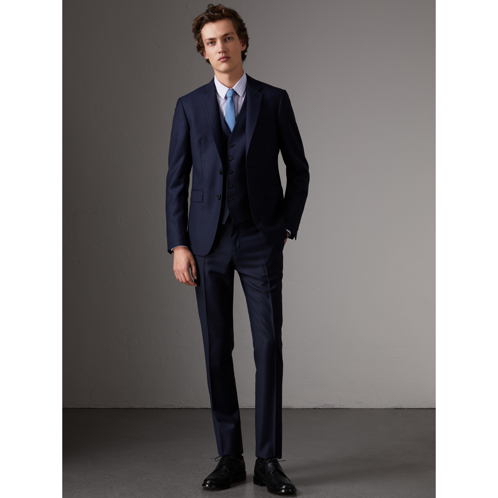 Slim Fit Travel Tailoring Wool Threepiece Suit in Navy Burberry
