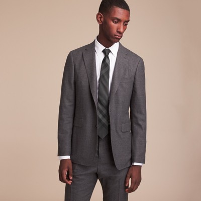 suit with burberry tie