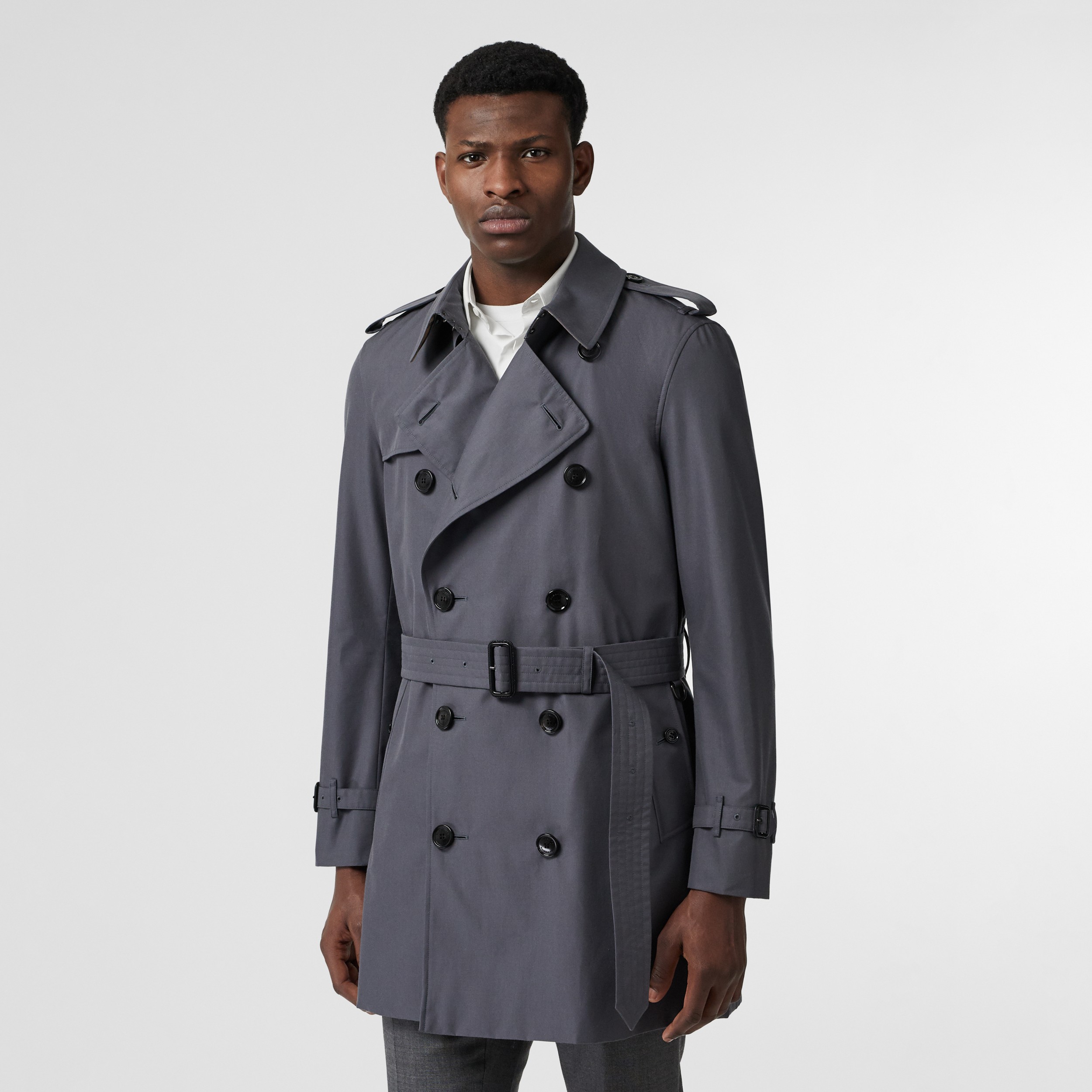 The Short Chelsea Trench Coat in Mid Grey - Men | Burberry United Kingdom