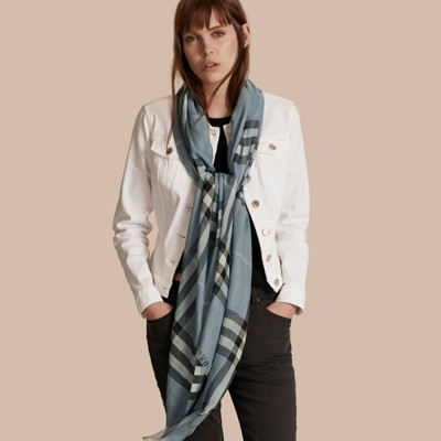 trench check burberry scarf