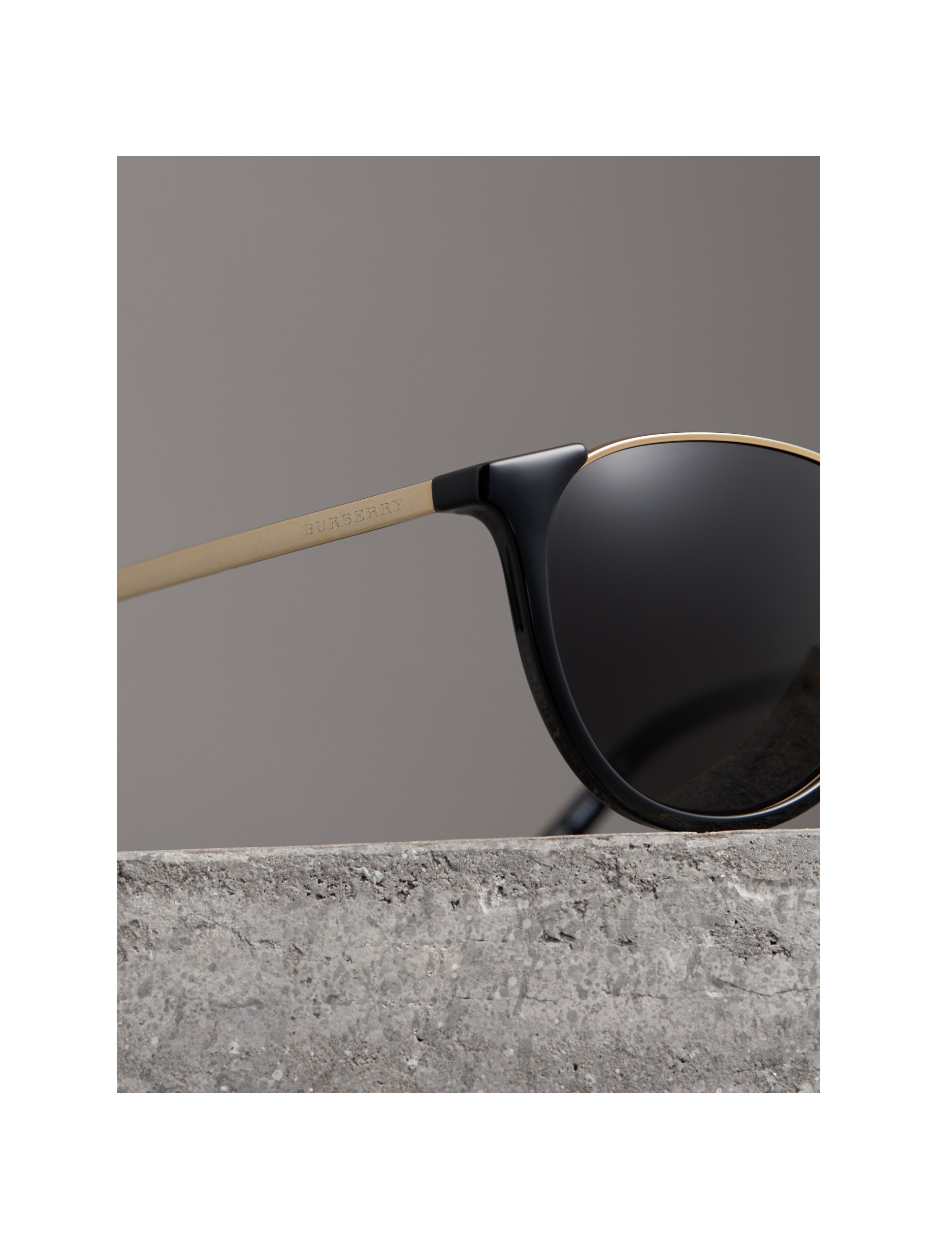 black keyhole pilot round frame sunglasses image11