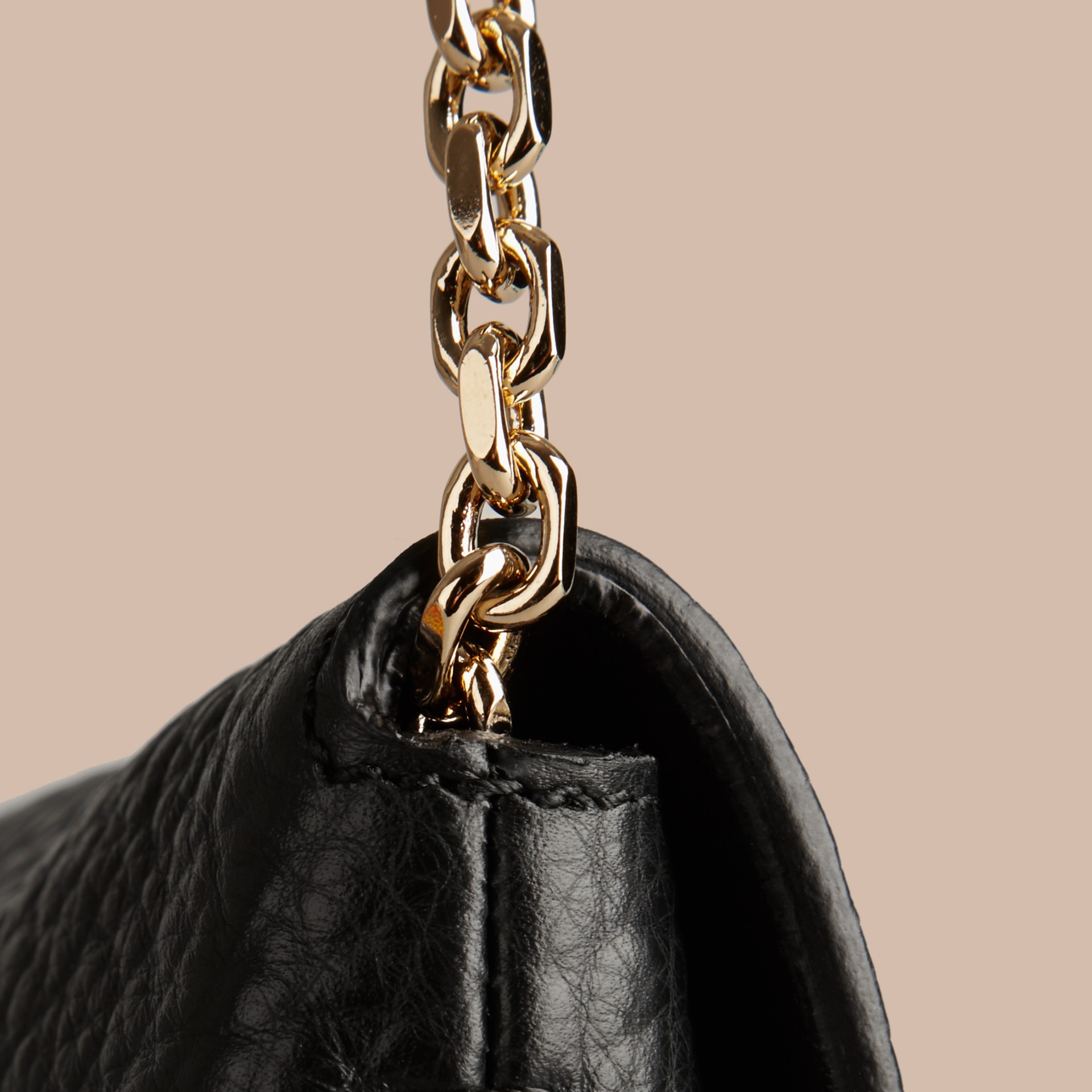 Medium Signature Grain Leather Clutch Bag Black Burberry