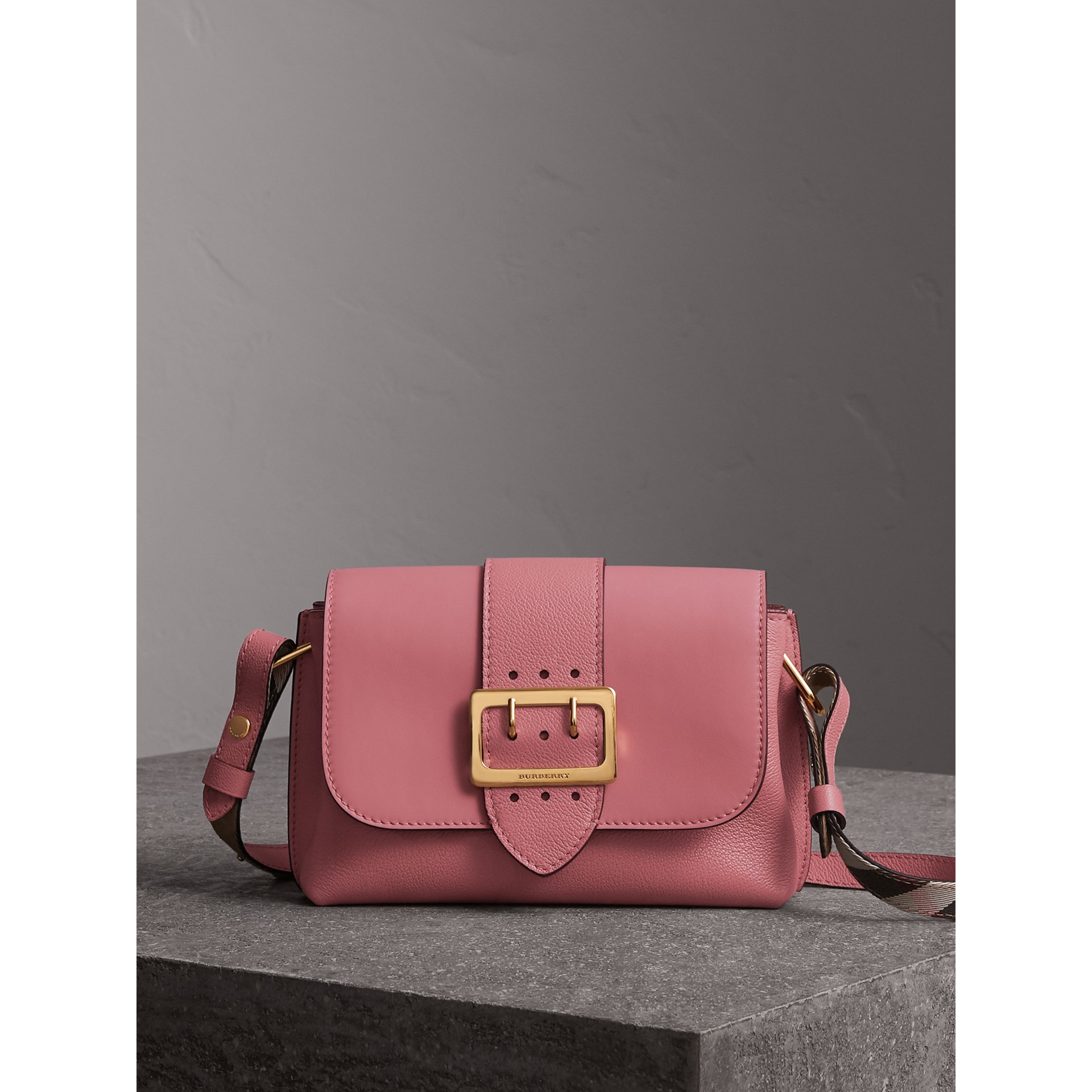 The Buckle Crossbody Bag in Leather in Dusty Pink Women Burberry
