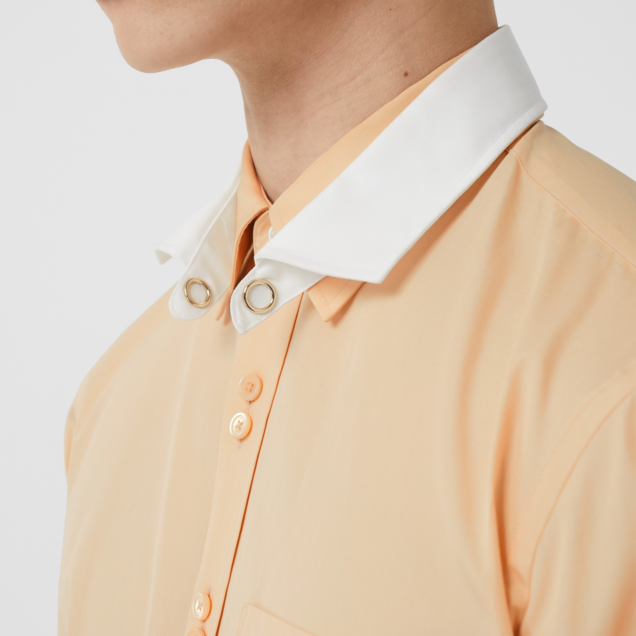 Classic Fit Detachable Collar Cotton Poplin Shirt in Buttermilk Men