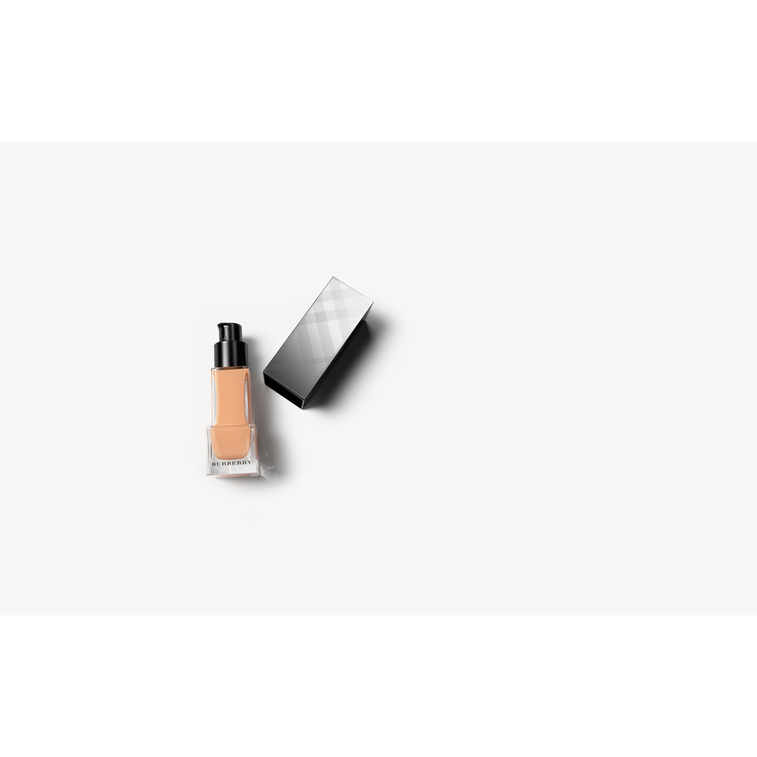 丝柔珠光亮彩粉底液 SPF 15 PA+++ – 蜂蜜色 32 号 - 女士 | Burberry® 博柏利官网 - 2