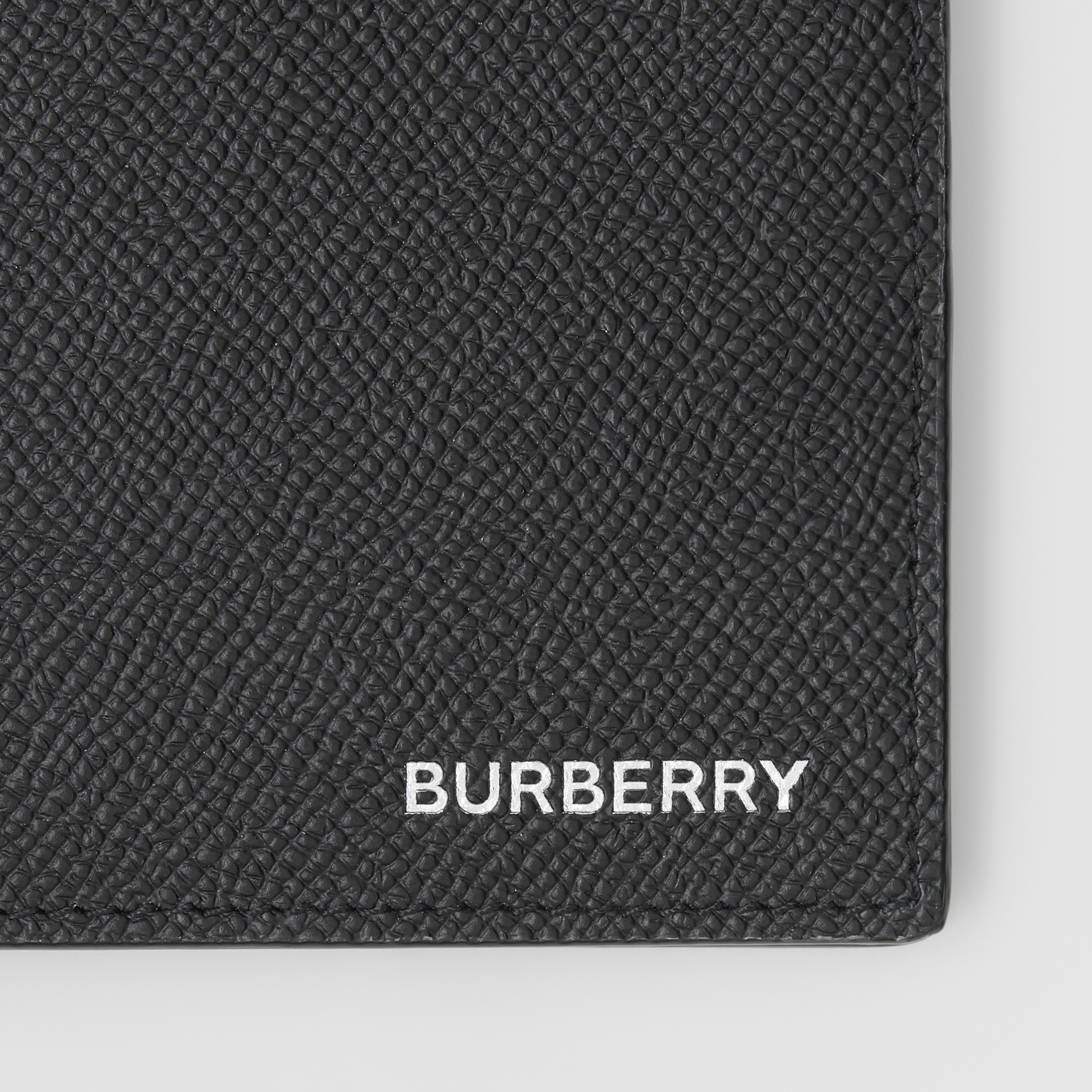 グレイニーレザー インターナショナル バイフォールドウォレット (ブラック) - メンズ | Burberry®公式サイト