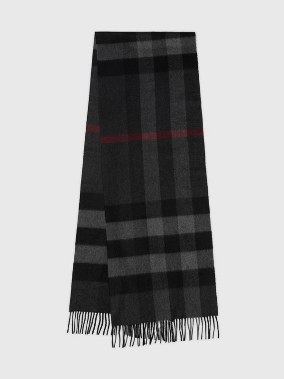 Men S Accessories Burberry United States The Large Classic Cashmere Scarf In Check Charcoal