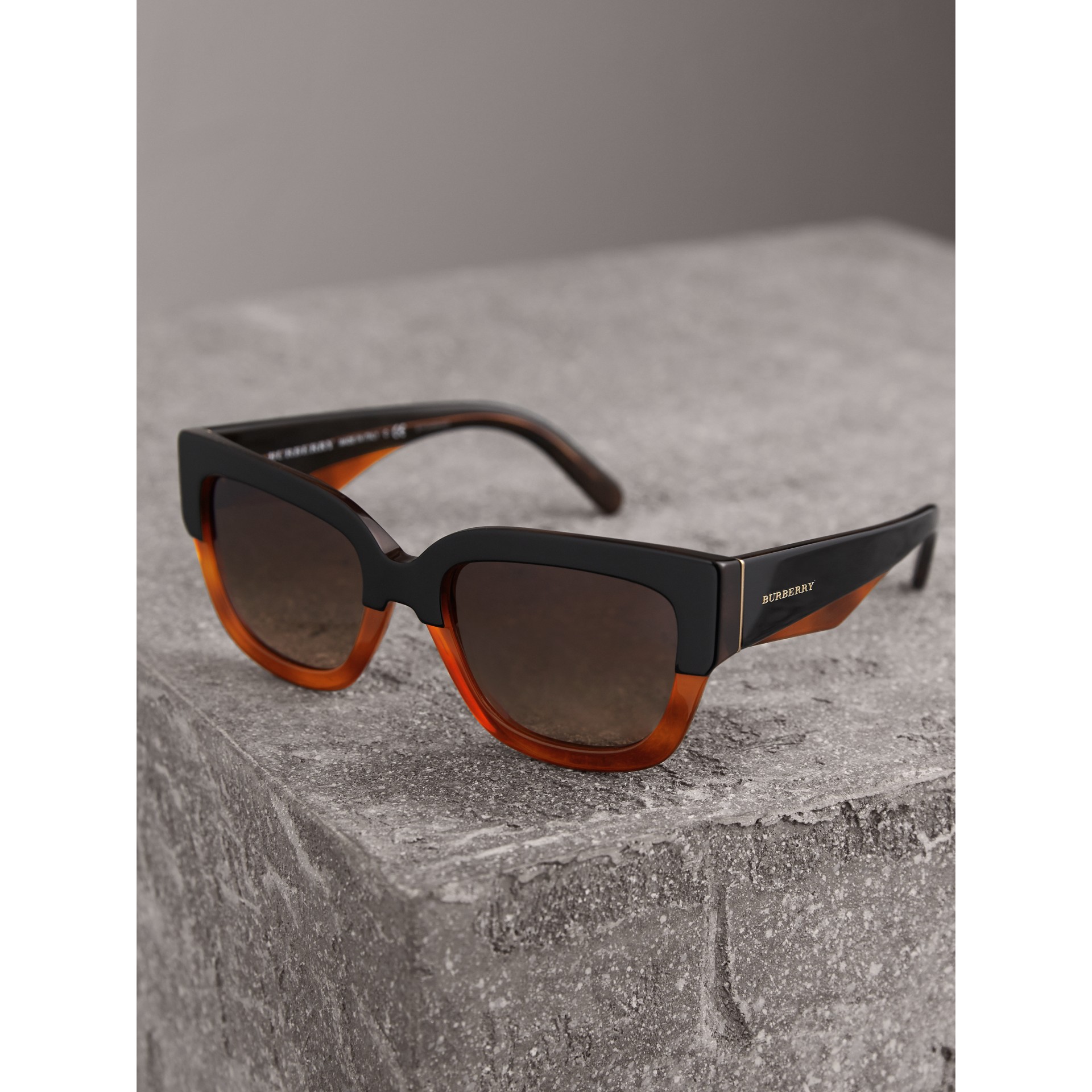 burberry trench collection round frame sunglasses