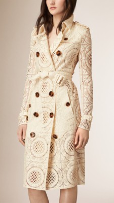 Trench coat de renda inglesa floral