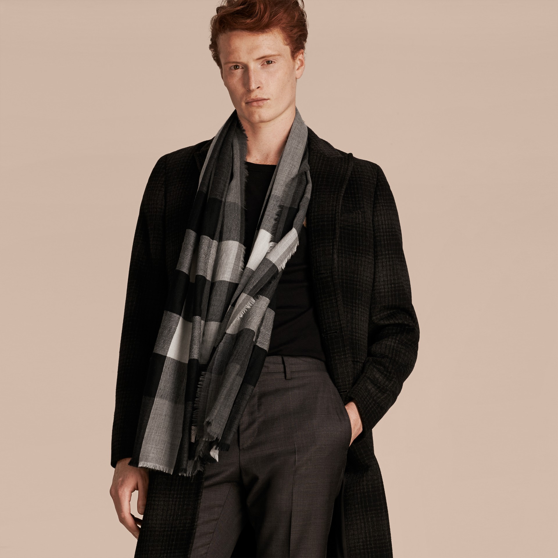 The Lightweight Check Cashmere Scarf in Mid Grey | Burberry United States