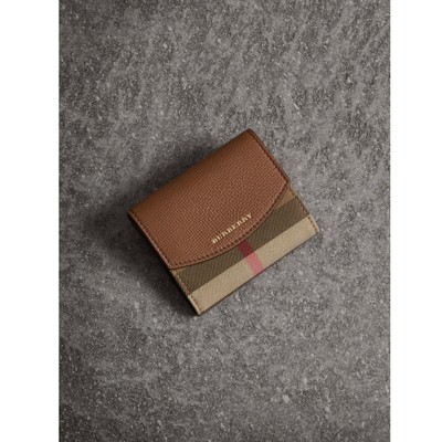 burberry wallet women price