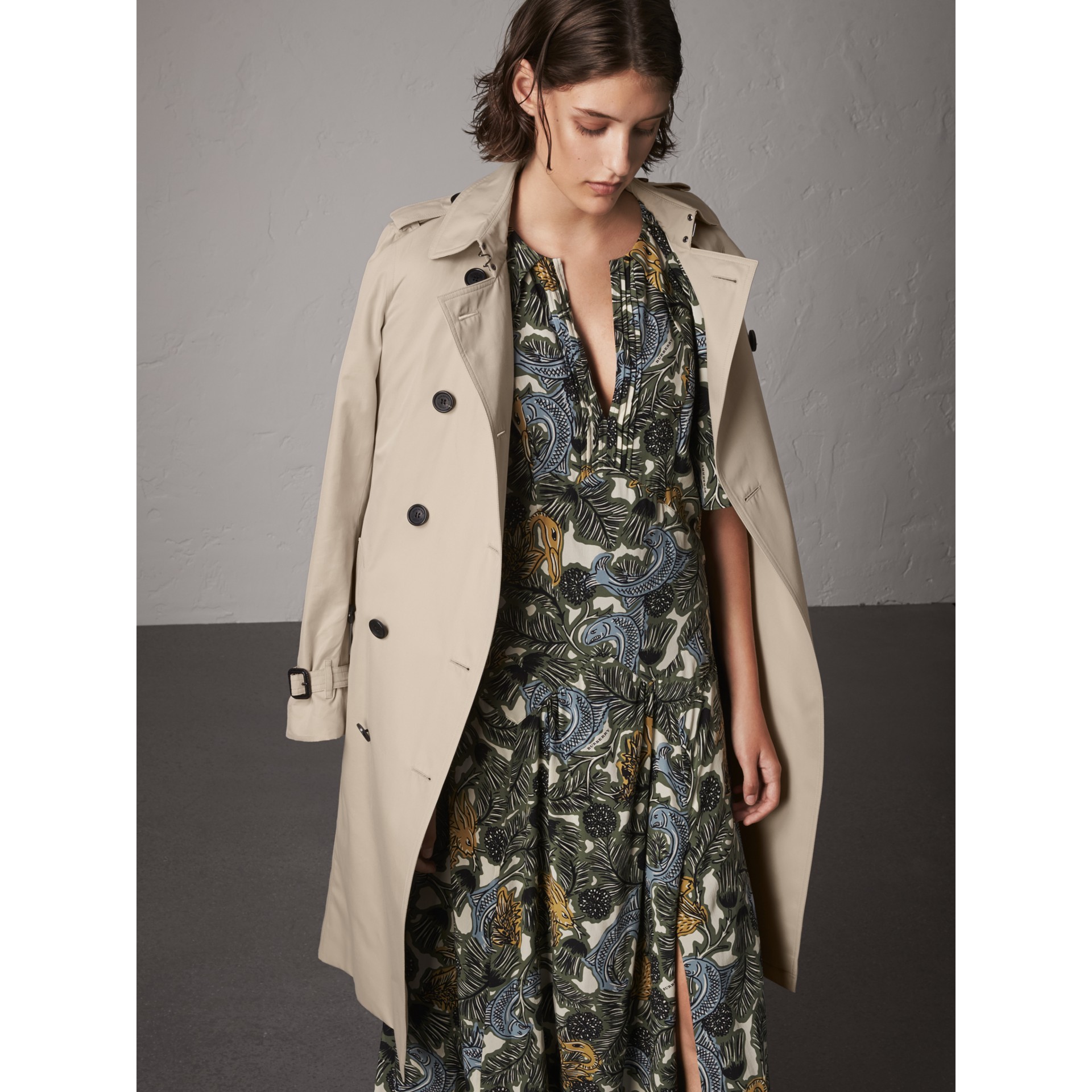 The Kensington Extralong Trench Coat in Stone Women Burberry