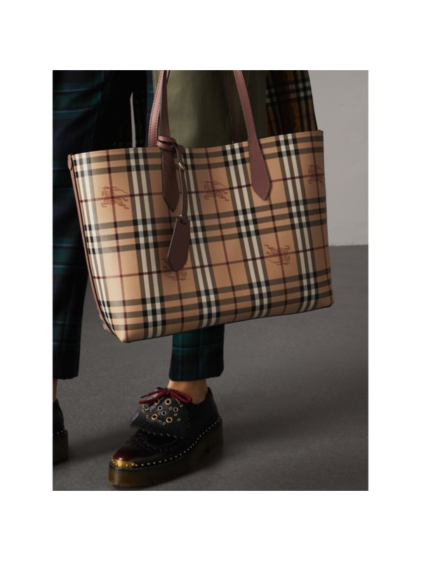 The Medium Reversible Tote in Haymarket Check and Leather in Light Elderberry - Women | Burberry 
