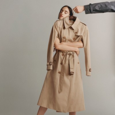 pink burberry trench