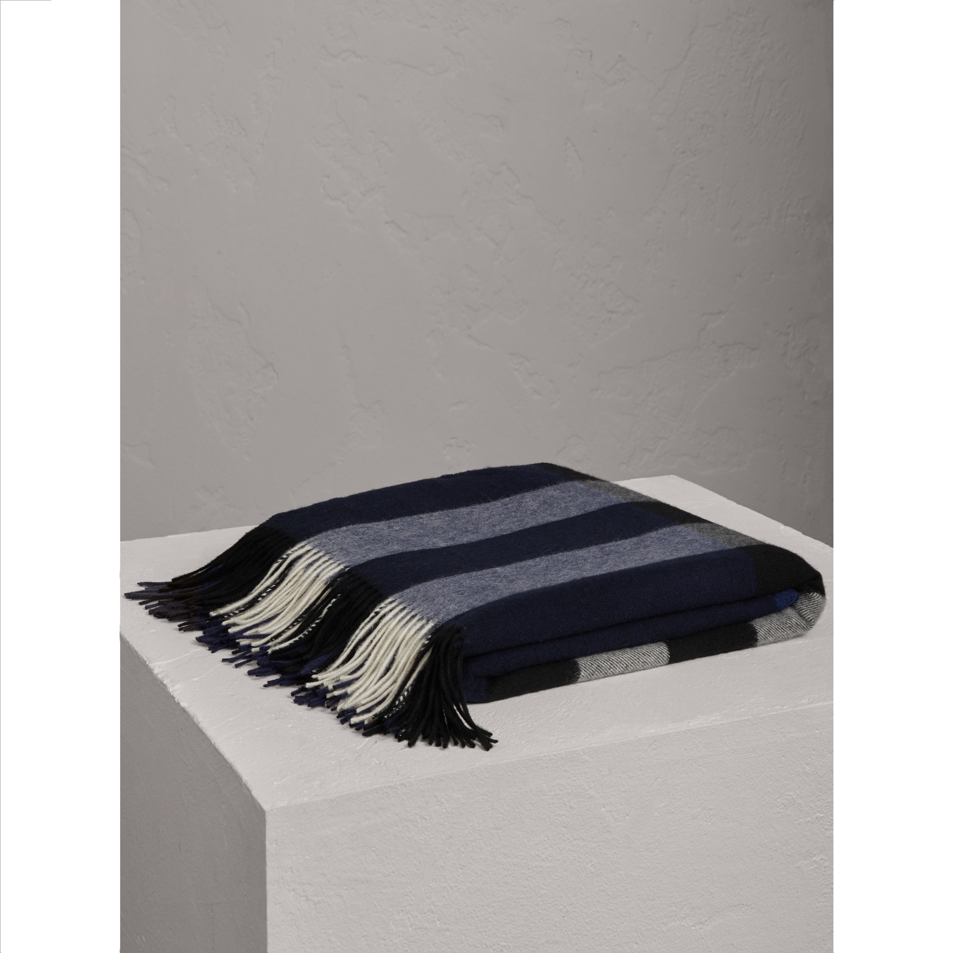 Check Cashmere Blanket in Indigo Blue Burberry United States